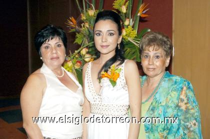 25082006 
 Ana Laura Villalobos Viesca acmompañada de María Teresa Viesca e Irlanda Arredondo