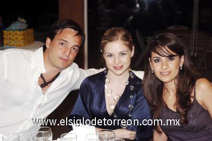 25082006 
José Gabriel Blanco, Maribel de Bñanco y Ana Claudia López.