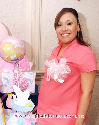 26082006
 Mónica Enriquez Gándara recibió numerosos obsequios, en la fiesta de canastilla que se le ofreció