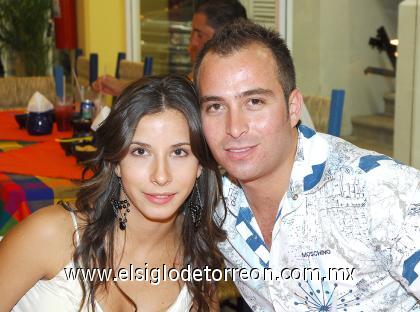 27082006
Bárbara Valdepeñas y Abraham Nahle.