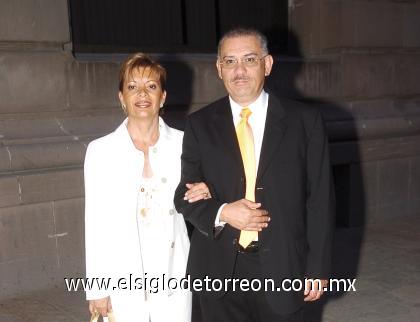 27082006
David Leal y Patricia de Leal.