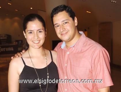 27082006
Liliana Valle y Gabriel Mata.