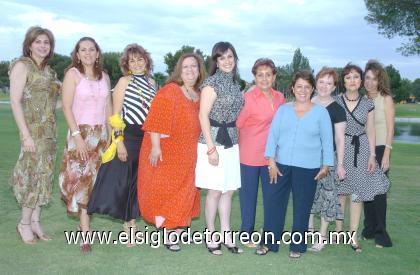 27082006
Emilia con las organizadoras Alma de Garza, Rosy de Herrera, Luzmar Russek, Maritza Maldonado, Martha de Papadópulos, Adriana de Aguilar, Lina Canedo y Lucero de Vigne, entre otras amistades.