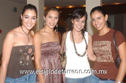 27082006
Estrella David, Carla Romo, Rosana Celayo y Michelle Ortega.