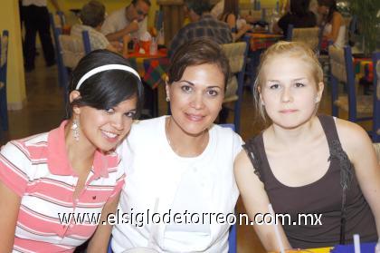 27082006
Nadia Nahle, Diana de Nahle y Pia.