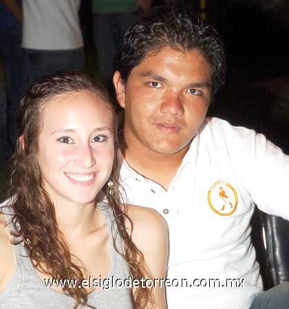 28082006
Adam Rivera y Diana Cortés.