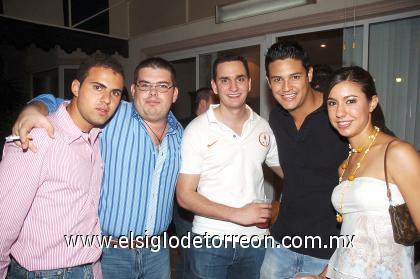 28082006
Gustavo de la Garza, Luis Garza, Javier Félix, Óscar Camarillo y Claudia Peña.