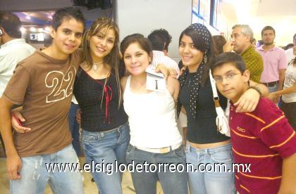 28082006
Ilse Acosta, Andrea Escobedo, Orelie Álvarez, René Calderón y Paco Medina.