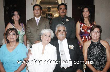 30082006 
 Héctor Ruelas López y Martha S de Ruelas con sus hijos Martha, Norma, Adriana, Georgina, Héctor y Jesús Guillermo el día que cumpleron 50 años de casados