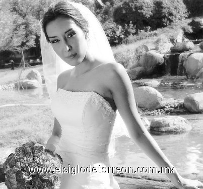 Srita. Karla Belmonte Mendoza, unió su vida en matrimonio a la del Sr. Luis Ricardo de la Fuente García.- 

Estudio Lucero Kanno.