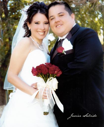 Lic. Jorge Raùl Pèrez Cano y Lic. Joana Berenice Guzmàn Parra, contrajeron matrimonio en la capilla de la Casa de la Madre Lola, el domingo nueve de julio.


Estudio: Jesús Salcido