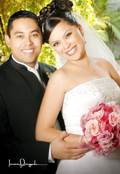 Dr. Israel Soto Rivas e Ing. Rocío de la Rosa Pérez recibieron la bendición nupcial el pasado 13 de mayo en la parroquia Los Ángeles.


Estudio: Laura Grageda