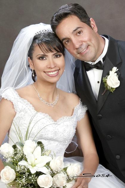 Sr. Brian Kremer y Srita. Jaqueline Muñoz González recibieron la bendición nupcial el pasado nueve de junio en la parroquia Los Ángeles.


Estudio: Sosa
