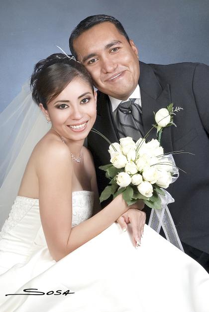 Sr. Juan Alvar García Sifuentes y Srita. Estrella Torres García contrajeron matrimonio el pasado 14 de julio en la parroquia de San Judas Tadeo.


Estudio:Sosa