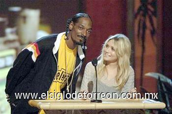 Aquí en la presentación de una terna, Snoop Dog y Ashley Olsen.

Jennifer Aniston y Vince Vaughn recibieron la distinción a la pareja con más química de la gran pantalla. Aunque no pudieron asistir a la gala, los novios agradecieron el galardón a través de videoconferencia.