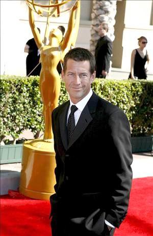 El actor James Denton posa para las cámaras