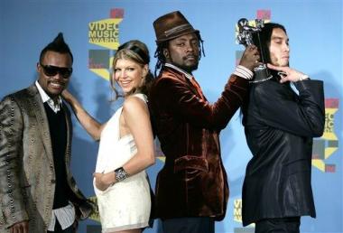 La estrella del reggaetón, el puertorriqueño Daddy Yankee, nominado al premio MTV al Mejor Video de Hip Hop por Rompe, se fue con las manos vacías al sucumbir ante los Black Eyed Peas (foto), que se llevaron el galardón por el clip de My Humps.