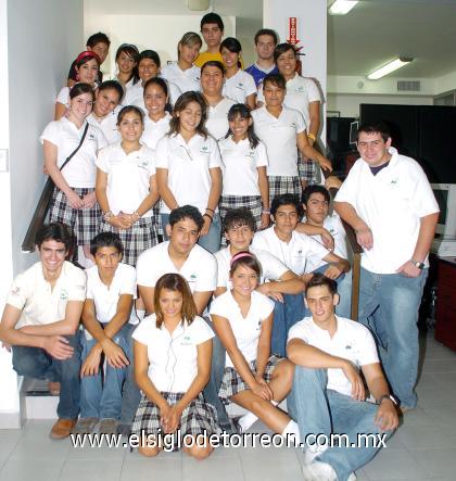 04092006 
 Jóvenes de la perparatoria de la Universidad Autónoma de La Laguna en visita a las instalaciones de El Siglo de Torreón