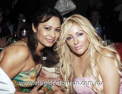 02092006 
 Chiquis de Flores y Nidia de Payán