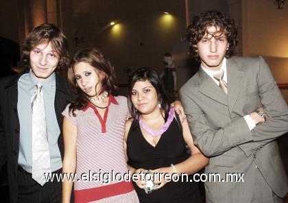 02092006 

 Juan Miguel Murra, Iram Murra Montemayor, Citlali Meza y Mónica García de Alba