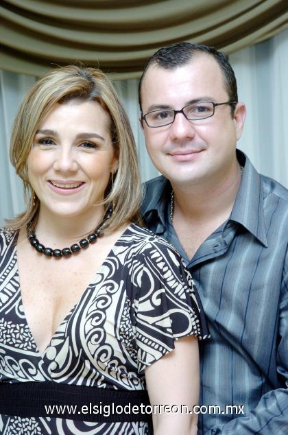 03092006 
Sr. Jaime Alberto Ortiz y Srita. Marcela Hinojosa Villar efectuaron su presentación religiosa el pasado 25 de agosto de 2006.