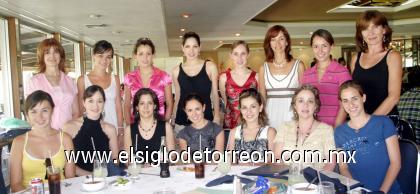 03092006 
Ana Gabriela, Anita y Bárbara, acompañadas de sus maestras Zoila, Beatriz, Ema y Cristina y amigas del ballet del Centro de Danza de La Laguna.