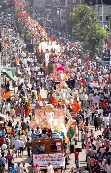 Ganesh Chaturthi es el aniversario del nacimiento de Fanesha,  el festival en el cual se celebra el nacimiento de Ganesha es Ganeshotsav, se realiza en el mes Bhaadrapada del calendario hindú.