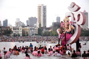 Lord Ganesh, representado con una cabeza de elefante, es el dios de los buenos auspicios.