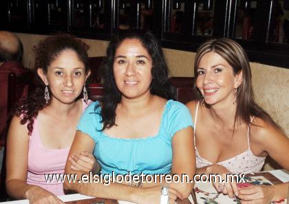 05092006 
 Silvana Flores, Juany Martínez, Mayté Correa