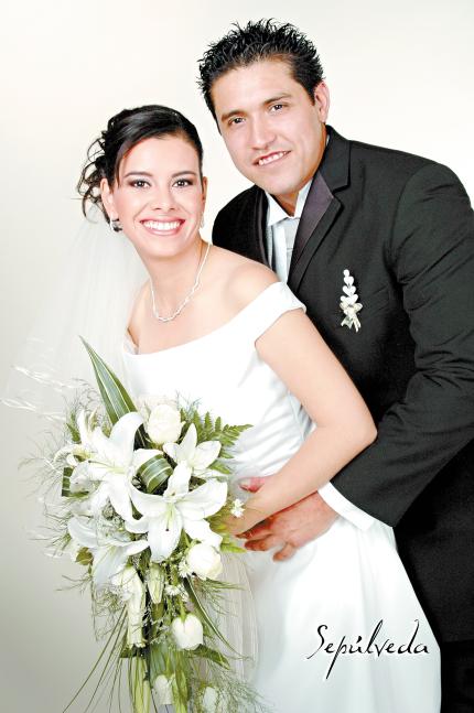 Sr. Guillermo Félix Martínez y Srita. Sandra Luz Nevárez Ledezma contrajeron matrimonio en la Catedral de Nuestra Señora del Carmen, el sábado 19 de agosto de 2006.




Estudio: Sepúlveda