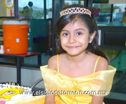 07092006
Dennise del Carmen Salazar Méndez cumplió seis años de vida y los festejó con un divertido convivio infantil.