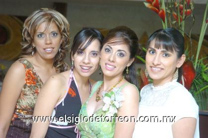 07092006

Marcela Aguirre Limón, acompañada de algunas asistentes a su despedida.