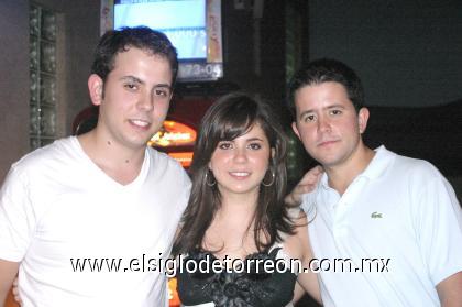 07092006

Marcelo, Sofía y Juane Gómez.