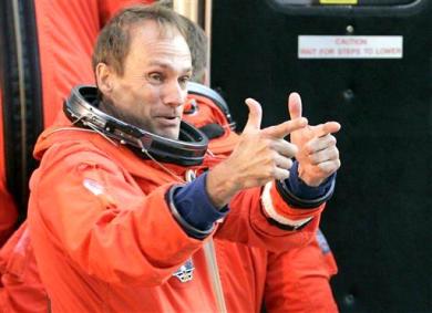 El especialista Steve MacLean  de la Agencia Espacial de Canadá es parte del equipo de astronautas.