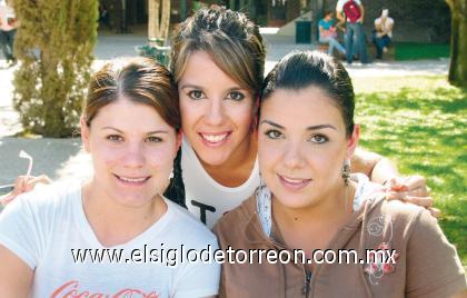 09092006 
 Mariana Peña, Mónica Gallardoo y  Susana Skarbnik