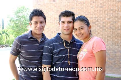 09092006 
 Sheko Ruelas, Luis Valencia y Pati Alonzo
