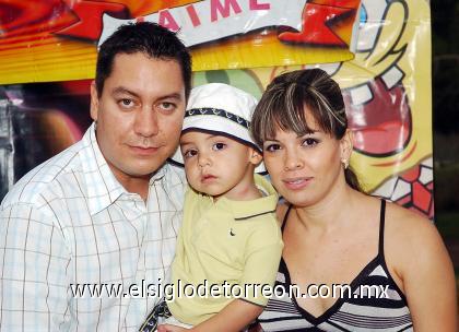 09092006 
 Jaime ALberto Ollivier García junto a sus  padres, Óscar y Odila Ollivier