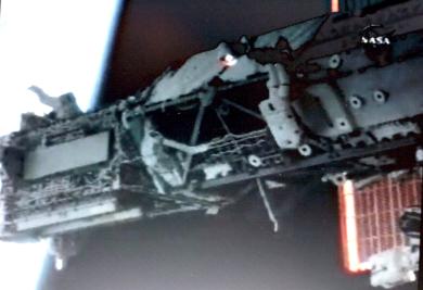 Esta es la sexta caminata espacial de Tanner y la primera para Stefanyshyn-Piper, quienes repetirán el tándem en la última de las tres salidas previstas para esta misión.