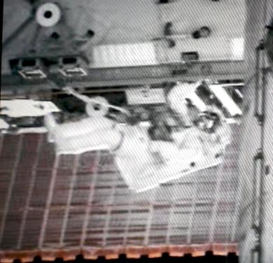 La salida de seis horas y 26 minutos de Tanner y Stefanyshyn-Piper comenzó a las 09.17 GMT, en una misión consistente en comenzar a instalar las nuevas estructuras que permitirán duplicar la potencia en la Estación Espacial Internacional