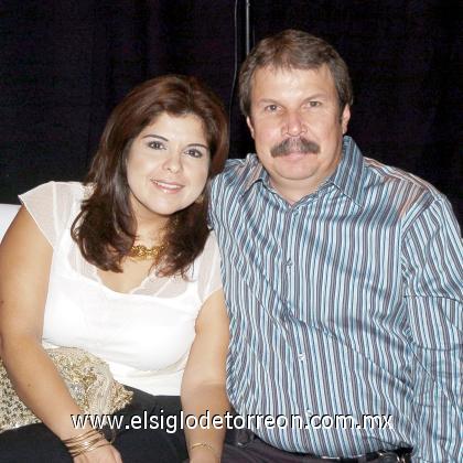 10092006 
Maricarmen y Eugenio Treviño.