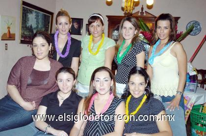 10092006 
Una despedida de soltera le fue ofrecida a Cristina Reza y Mayte Reyes fue festejada por su cumpleaños, con un alegre convivio preparado por sus amigas Adriana, Sofía, Gina, Ana Paula, Rosy y Vanessa.