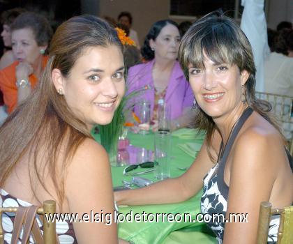 10092006 
Natalia de Zarzosa y Cristy de Gutiérrez.
