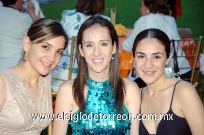 10092006 
Paola Pámanes, Mónica Alarcón y Lorena Anaya.