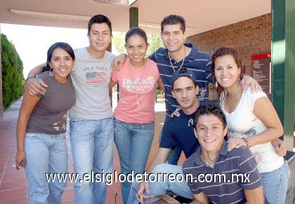 15092006 
Azu y Javier Ayup, Paty Alonso, Luis Valenzuela, Joss Echávarri, Diana Rivera y Sheko Ruelas.