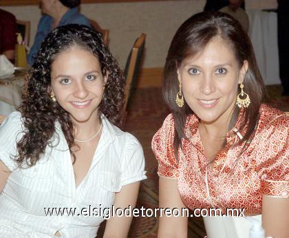 15092006 
Brenda de Haro y Fabiola de Fahur.