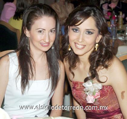 15092006 
Karina Batres y Sophia Martín.