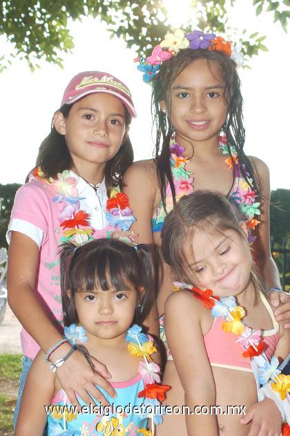 14092006

Andrea acompañada de su hermana Sofi y sus amigas Sarita y Carmina Arriaga.