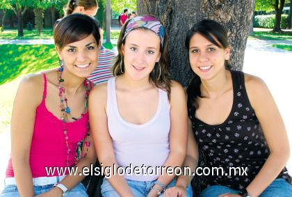 14092006

Pamela Díaz de León, Cristina Bernal y Arely Gómez.
