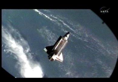 PREPARAN REGRESO

El transbordador espacial Atlantis se desprendió de la Estación Espacial Internacional para emprender regreso a la Tierra, tras una misión de una semana en la que se reanudó la construcción de la EEI.