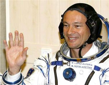Los otros dos tripulantes de la Soyuz TMA-9, Tiurin y López-Alegría, relevarán a dos miembros de la actual tripulación de la EEI, el ruso Pavel Vinográdov y el estadounidense Jeffrey Williams, quienes regresarán a la Tierra junto con Ansari en la Soyuz TMA-8, actualmente adosada a la plataforma orbital